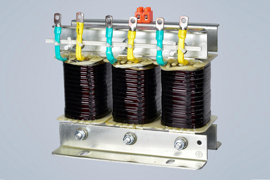 安全使用無觸點(diǎn)穩(wěn)壓器的注意事項(xiàng)